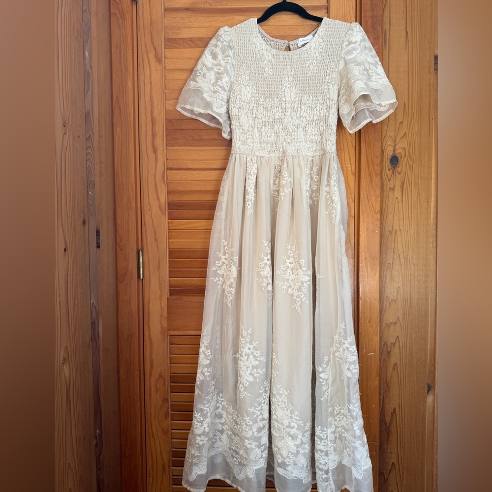 Elegant Cream Lace Dress